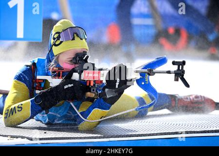 Zhangjiakou, Kina. 04th. Februar 2022. ZHANGJIAKOU 20220204 Sveriges skidskytt Stina Nilsson under dagens träning vid vinter-OS i Peking 2022 Foto Pontus Lundahl/TT/kod 10050 *** Bilder ingår i SPORTPAKET. För övriga BETALBILD*** Quelle: TT Nachrichtenagentur/Alamy Live News Stockfoto