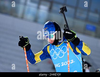 Zhangjiakou, Kina. 04th. Februar 2022. ZHANGJIAKOU 20220204 Sveriges skidskytt Peppe Femling under dagens träning vid vinter-OS i Peking 2022 Foto Pontus Lundahl/TT/kod 10050 *** Bilder ingår i SPORTPAKET. För övriga BETALBILD*** Quelle: TT Nachrichtenagentur/Alamy Live News Stockfoto