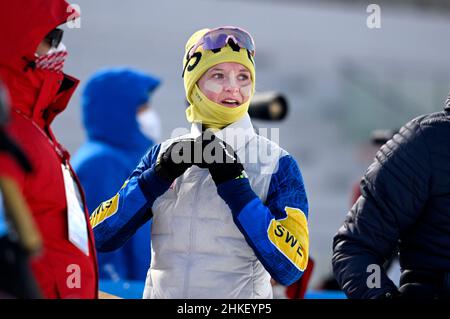 Zhangjiakou, Kina. 04th. Februar 2022. ZHANGJIAKOU 20220204 Sveriges skidskytt Mona Brorsson under dagens träning vid vinter-OS i Peking 2022 Foto Pontus Lundahl/TT/kod 10050 *** Bilder ingår i SPORTPAKET. För övriga BETALBILD*** Quelle: TT Nachrichtenagentur/Alamy Live News Stockfoto