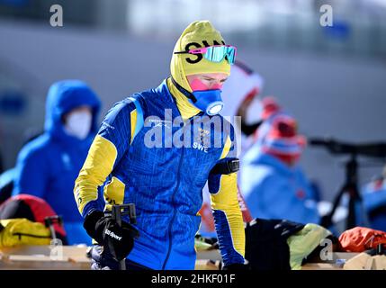 Zhangjiakou, Kina. 04th. Februar 2022. ZHANGJIAKOU 20220204 Sveriges skidskytt Jesper Nelin under dagens träning vid vinter-OS i Peking 2022 Foto Pontus Lundahl/TT/kod 10050 *** Bilder ingår i SPORTPAKET. För övriga BETALBILD*** Quelle: TT Nachrichtenagentur/Alamy Live News Stockfoto