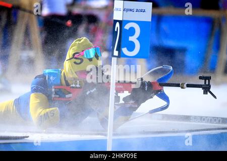 Zhangjiakou, Kina. 04th. Februar 2022. ZHANGJIAKOU 20220204 Sveriges skidskytt Jesper Nelin under dagens träning vid vinter-OS i Peking 2022 Foto Pontus Lundahl/TT/kod 10050 *** Bilder ingår i SPORTPAKET. För övriga BETALBILD*** Quelle: TT Nachrichtenagentur/Alamy Live News Stockfoto