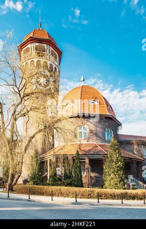 Wasserturm und Bau von Wasser-und Schlammkurklinik in Svetlogorsk, Russland, Wahrzeichen der Stadt und architektonisches Denkmal Stockfoto