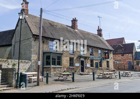 The Duke of Wellington ein attraktiver Pub und Restaurant aus dem 18th. Jahrhundert im Dorf Stanwick, Northamptonshire, Großbritannien Stockfoto