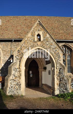 Veranda und Eingang zur Pfarrkirche St. Nicholk, Great Wilbraham, Cambridgeshire, England, Großbritannien Stockfoto