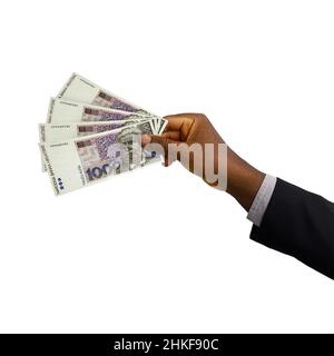 Schwarze Hand mit Anzug mit 3D gerenderten 1000 kroatischen Kuna-Noten isoliert auf weißem Hintergrund Stockfoto