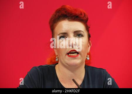 File Photo vom 06/12/19 von Shadow Transport Secretary Louise Haigh, die argumentiert hat, dass die Minister ihr Versprechen in Bezug auf „große“ Busdienste und „aufgeschlüsselte“ Finanzierung „gebrochen“ haben. Labour behauptet, der Verkehrssekretär habe „die Transformation des Busses versagt, aber den Rückgang bewältigt“. Stockfoto