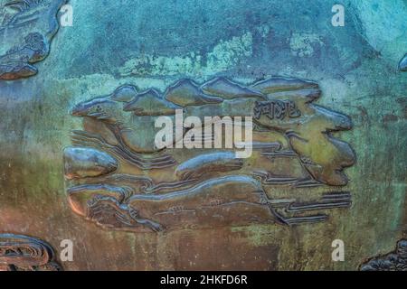 Die Cuu Dinh in der Kaiserstadt mit der purpurnen Verbotenen Stadt in der Zitadelle in Hue, Vietnam. Kaiserlicher Königspalast der Nguyen-Dynastie Stockfoto