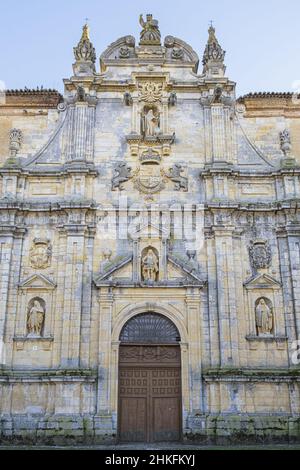 Spanien, Kastilien und León, Carrion de los Condes, Bühne auf dem Camino Francés, spanische Pilgerroute nach Santiago de Compostela, UNESCO-Weltkulturerbe, Kloster San Zoilo Cluniac im 10th. Jahrhundert gegründet, Barroque façade der Kirche Stockfoto