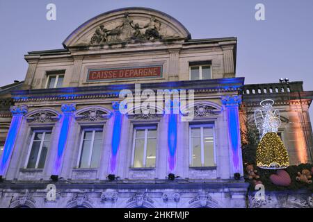 Frankreich, Doubs, Montbeliard, Place Saint Martin, Sparkasse von 1900, während des Weihnachtsmarktes Stockfoto