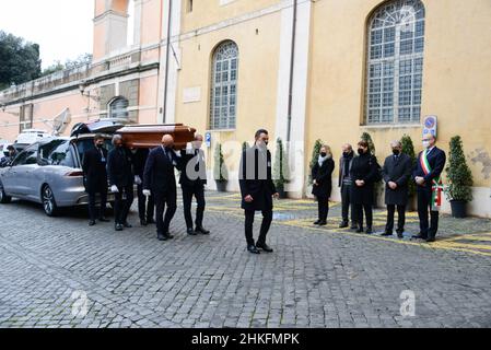 Rom, Italien. 04th. Februar 2022. Campidoglio, Rom, Italien, febbraio 04, 2022, Die Ankunft des Sarges Durante Monica Vitti, der Beerdigungssalon im Capitol - Quelle: Live Media Publishing Group/Alamy Live News Stockfoto