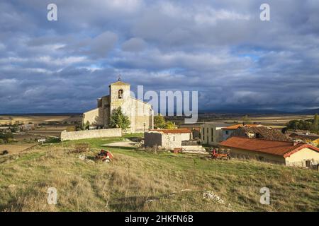 Spanien, Kastilien und León, Atapuerca, Dorf am Camino Francés, spanische Pilgerroute nach Santiago de Compostela, UNESCO-Weltkulturerbe, Kirche San Martin Obispo Stockfoto