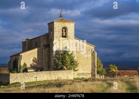 Spanien, Kastilien und León, Atapuerca, Dorf am Camino Francés, spanische Pilgerroute nach Santiago de Compostela, UNESCO-Weltkulturerbe, Kirche San Martin Obispo Stockfoto