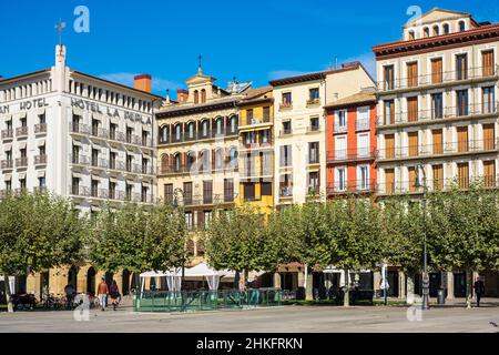 Spanien, Navarra, Pamplona (Iruña), Bühne auf dem Camino Francés, der spanischen Pilgerroute nach Santiago de Compostela, die zum UNESCO-Weltkulturerbe gehört, ist die Plaza del Castillo das Herz der Stadt Stockfoto