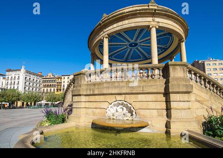 Spanien, Navarra, Pamplona (Iruña), Bühne auf dem Camino Francés, spanische Pilgerroute nach Santiago de Compostela, UNESCO-Weltkulturerbe, Kiosk (1943) auf der Plaza del Castillo Stockfoto