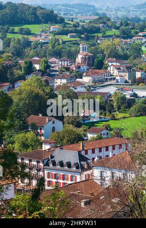 Frankreich, Pyrenäen-Atlantiques, Saint-Jean-Pied-de-Port, letzte Etappe der drei französischen Hauptwege nach Santiago de Compostela, Panoramablick von der Zitadelle Mendiguren Stockfoto