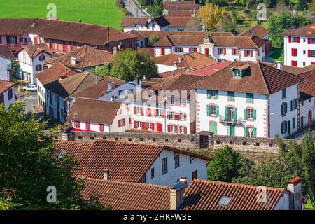 Frankreich, Pyrenäen-Atlantiques, Saint-Jean-Pied-de-Port, letzte Etappe der drei französischen Hauptwege nach Santiago de Compostela, Panoramablick von der Zitadelle Mendiguren Stockfoto