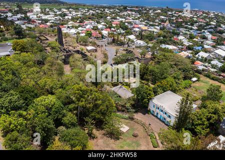 Frankreich, Réunion Island (französisches Überseedepartement), Saint Gilles les Hauts, Villèle Museum im Anwesen Panon-Desbassyns, einem ehemaligen Kolonialbesitz im Herzen einer großen Zuckerrohrplantage, auf der etwas mehr als 400 Sklaven beschäftigt waren, das Herrenhaus und die Ruinen der Zuckerfabrik (Luftaufnahme) Stockfoto