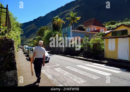 Frankreich, Réunion Island (französisches Überseedepartement), Cirque de Salazie, von der UNESCO zum Weltkulturerbe erklärt, Hell-Bourg, gekennzeichnet als Les Plus Beaux Villages de France (die schönsten Dörfer Frankreichs), die Hauptstraße rue du Général De Gaulle Stockfoto