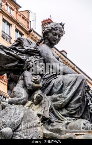 Fontaine Bartholdi ist ein Brunnen, der von Frederic Auguste Bartholdi modelliert und 1889 von Gaget & Gautier realisiert wurde. Place des Terreaux, Lyon. Stockfoto