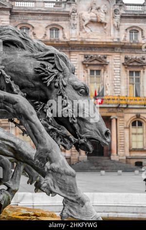 Fontaine Bartholdi ist ein Brunnen, der von Frederic Auguste Bartholdi modelliert und 1889 von Gaget & Gautier realisiert wurde. Place des Terreaux, Lyon. Stockfoto