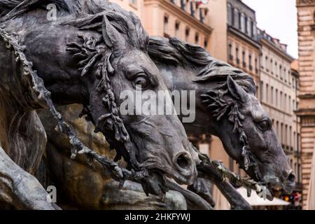 Fontaine Bartholdi ist ein Brunnen, der von Frederic Auguste Bartholdi modelliert und 1889 von Gaget & Gautier realisiert wurde. Place des Terreaux, Lyon. Stockfoto