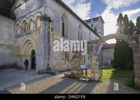 Frankreich, Dordogne, Chancelade, Dorf an der Via Lemovicensis oder Vezelay, einer der Hauptwege nach Santiago de Compostela, romanische Abtei von Chancelade Stockfoto