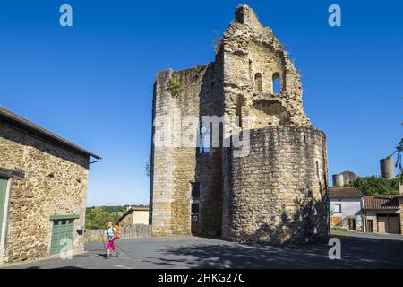 Frankreich, Haute-Vienne, Chalus, Wanderung auf der Via Lemovicensis oder Vezelay Weg, einer der wichtigsten Wege nach Santiago de Compostela, 13th Jahrhundert Chalus-Maulmont Burgruine Stockfoto