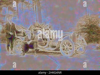 Inspiriert von fünf unbekannten Männern um ein Auto in einem Wald, 1909, Höhe 77 mm × Breite 106 mm, Reimagined by Artotop. Klassische Kunst neu erfunden mit einem modernen Twist. Design von warmen fröhlichen Leuchten der Helligkeit und Lichtstrahl Strahlkraft. Fotografie inspiriert von Surrealismus und Futurismus, umarmt dynamische Energie der modernen Technologie, Bewegung, Geschwindigkeit und Kultur zu revolutionieren Stockfoto