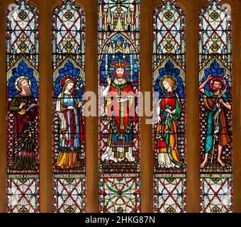 Glasfenster Drinkstone Church, Suffolk, England c1867 Lavers, Barraud und Westlake, Salvator Mundi, Die Heiligen Elias, Maria, Johannes, Johannes der Bapti Stockfoto