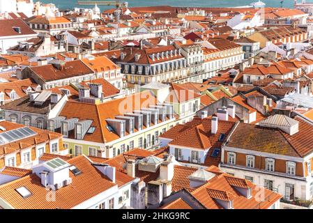 Lissabon, Portugal Dachmuster an sonnigen Sommertagen Stockfoto