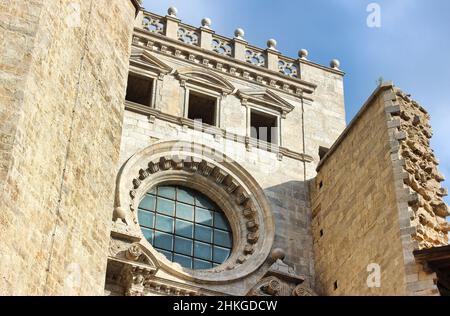 Die Stiftskirche St. Felix (Collegiata de Sant Feliu) ist eine Basilika, die dem Hl. Felix in der spanischen Stadt Girona gewidmet ist, Stockfoto