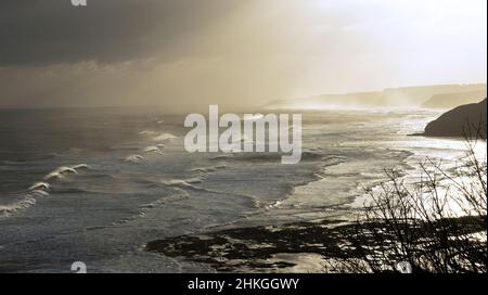 Sturm Corrie ist das zweite atlantische Frontsystem, das Großbritannien innerhalb von zwei Tagen getroffen hat. Die Windböen der Orkanstärke trafen die nördliche Hälfte des Vereinigten Königreichs Stockfoto