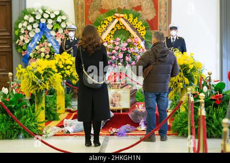 Rom, Italien. 04th. Februar 2022. Trauerkammer für die italienische Schauspielerin Monica Vitti im Sala della Protomoteca im Campidoglio in Rom (Foto: Matteo Nardone/Pacific Press) Quelle: Pacific Press Media Production Corp./Alamy Live News Stockfoto