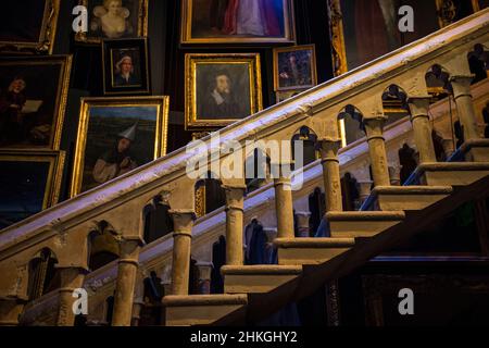 Leavesden, Großbritannien - 9th 2022. Januar: Das Set der Marble Staircase wird bei der Making of Harry Potter Tour in den Warner Bros. Studios in Leavesd gezeigt Stockfoto