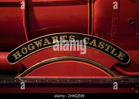 Leavesden, Großbritannien - 9th 2022. Januar: Das Hogwarts Castle Schild im Hogwarts Express Zug, bei der Making of Harry Potter Tour im Warner Bros. Studi Stockfoto
