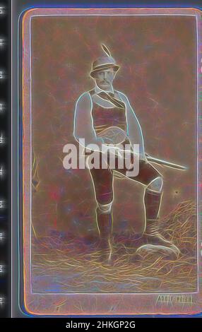 Inspiriert vom Porträt eines unbekannten Mannes in Jägertracht, Adolf Peierl, Krems, 1871 - 1885, Papier, Albumenprint, Höhe 103 mm × Breite 61 mm, neu gestaltet von Artotop. Klassische Kunst neu erfunden mit einem modernen Twist. Design von warmen fröhlichen Leuchten der Helligkeit und Lichtstrahl Strahlkraft. Fotografie inspiriert von Surrealismus und Futurismus, umarmt dynamische Energie der modernen Technologie, Bewegung, Geschwindigkeit und Kultur zu revolutionieren Stockfoto