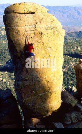 Männer klettern am Windy Point. Santa Catalina Mountains, Arizona Stockfoto