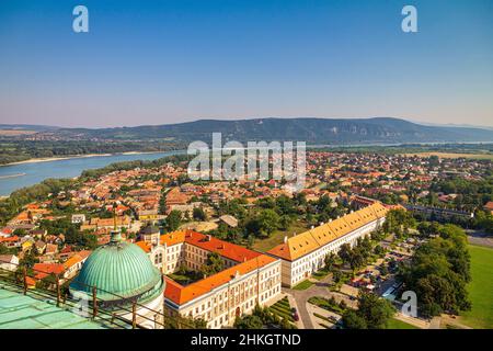 Der Esztergom, Draufsicht auf die ungarische Altstadt von der Basilika Esztergom, Ungarn, Europa. Stockfoto