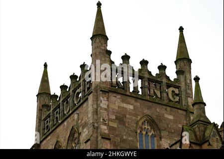 Außenansicht des architektonischen Details der mittelalterlichen Abtei und der Kirchengebäude in der historischen Stadt Dunfermline. Stockfoto