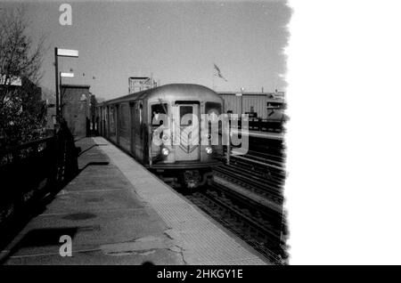 26. Januar 2022, New York, NY, USA: Die U-Bahn, Der Zug 1. Gedreht auf dem Film von Ilford 400. Entwickeln und scannen Sie von Picture House. (Bild: © John Marshall Mantel/ZUMA Press Wire) Stockfoto