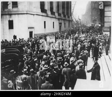 Wall Street in Panik wegen starker Handel auf Schwarz Dienstag, New York City, 29. Oktober 1929. Stockfoto