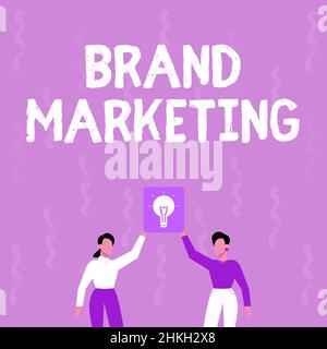 Schreiben mit Text Markenmarketing. Wort für die Schaffung von Bewusstsein für Produkte auf der ganzen Welt zwei Kollegen Holding Lamp Presenting New Stockfoto