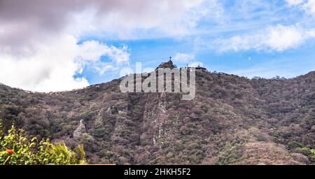 Peña de la Cruz Kreuz und mirador auf einem Bergrücken über Jinotega, Nicaragua Stockfoto