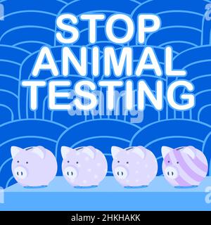 Handschriftzeichen Stoppen Sie Tierversuche. Konzept bedeutet wissenschaftliches Experiment, bei dem lebende Tiere gezwungen werden, einer mehrfachen Piggy Bank-Zeichnung auf dem Tisch zu unterziehen Stockfoto
