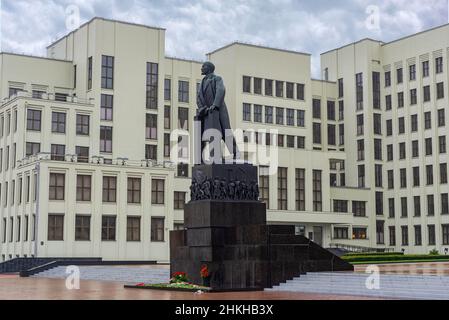 MINSK, WEISSRUSSLAND - 08 2019. November, Sowjetisches Denkmal die Statue Lenins in der Stadt Minsk, Weißrussland Stockfoto