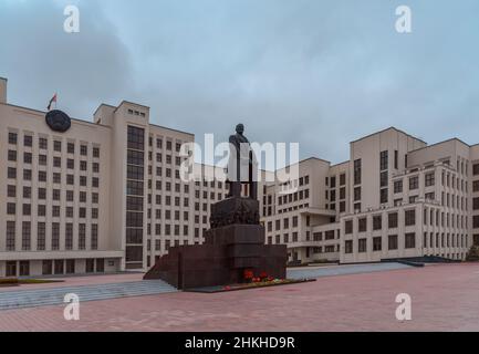 MINSK, WEISSRUSSLAND - 08. November die sowjetische Denkmal-Statue Lenins in der Stadt Minsk, Weißrussland Stockfoto