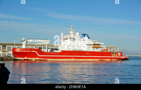 Das polare Erkundungs- und Forschungsschiff S A Agulhas II dockte im Hafen von Kapstadt, Südafrika an. Stockfoto