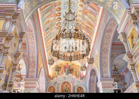 MINSK, WEISSRUSSLAND - 08. November 2019 die Decke der Kirche im Inneren der Kirche aller Heiligen in Minsk, Weißrussland Stockfoto