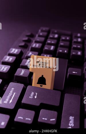 Handschriftliche Texte freundliches Arbeitsumfeld. Business Ansatz Zukunft Stadt smart, modern, Hochhaus Gebäude Umwelt Schreiben interessant Online Stockfoto