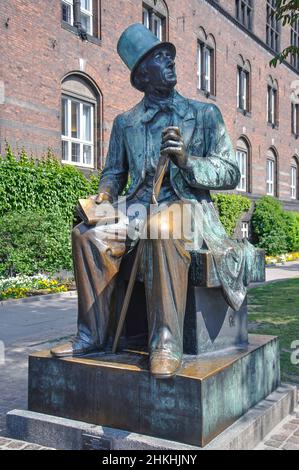 Hans Christian Andersen Statue, Rathausplatz, Kopenhagen (Kobenhavn), Königreich Dänemark Stockfoto